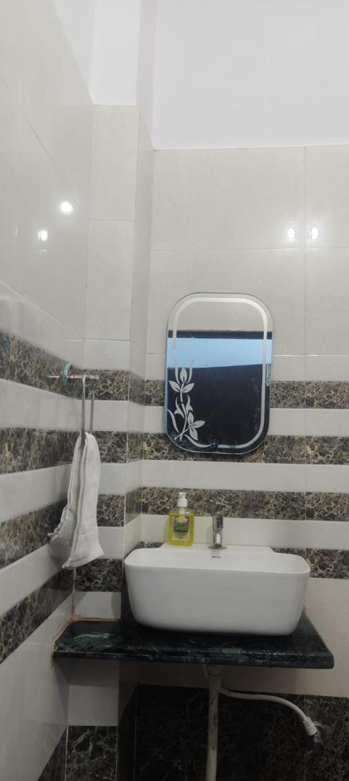 Jpm Guest House Váránaszi Kültér fotó
